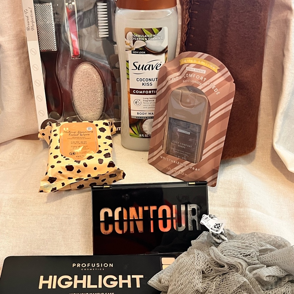Suave Coconut Kiss Bath and Relax Bundle